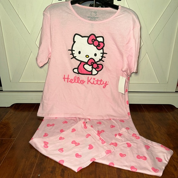 Hello Kitty Pink Pajama Set - Picture 2 of 4